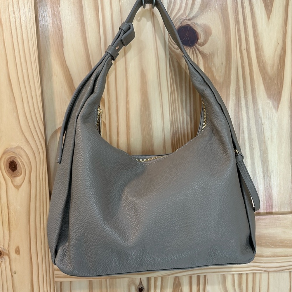 New Tote LE Monde Barcelona bag. Super soft pebble leather.